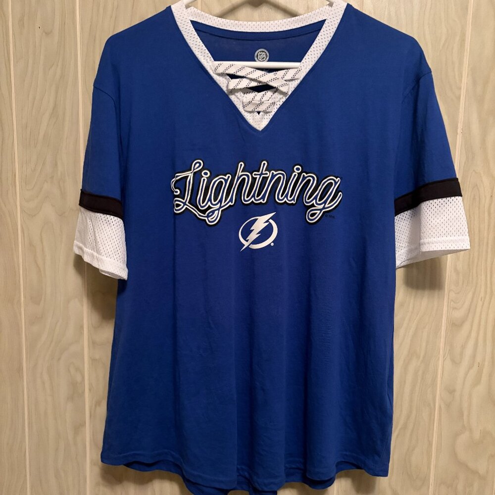 TAMPA BAY LIGHTNING WOMANS SHORT SLEEVE JERSEY OFFICIALLY LICENSED PRODUCT.